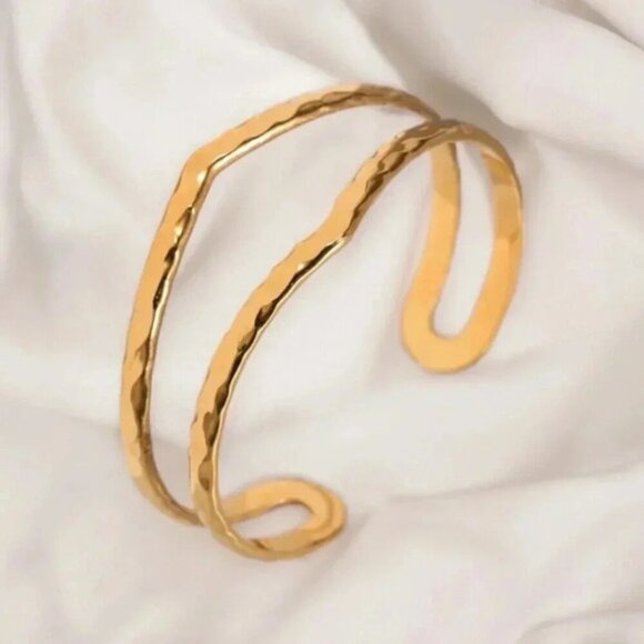 ποΈModern Boho Hammered 18K Gold Plated Cuff Bracelet | Adjustable Open Bangle - Picture 11 of 12